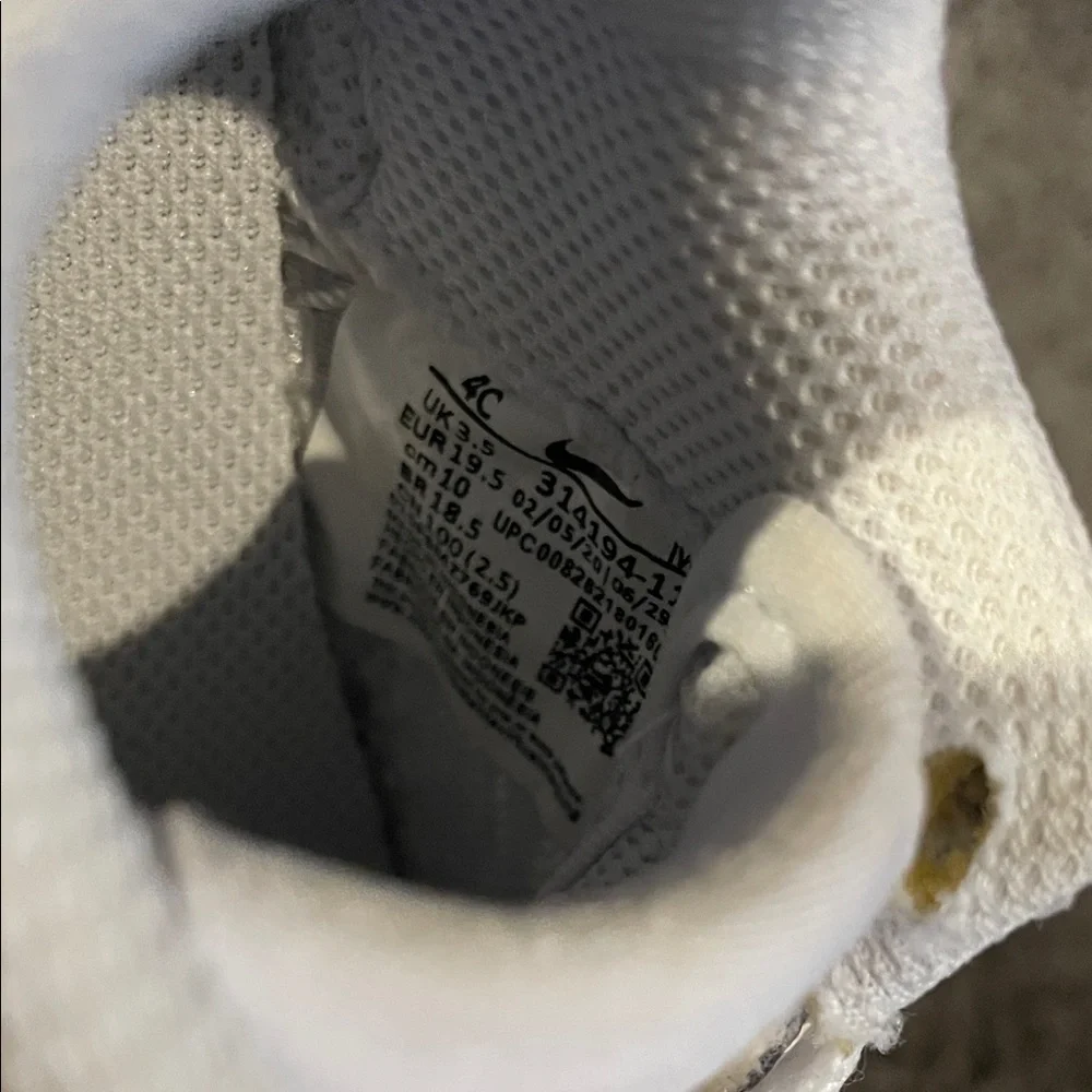 Nike Kids All-White Sneakers Size 4C - Picture 6 of 6